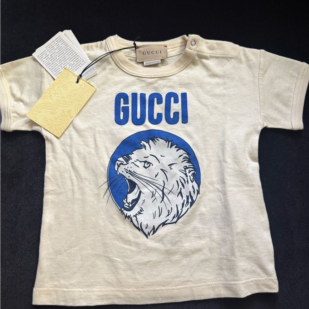 NWT Gucci baby Short Sleeve Tee with Lion Design and Gucci logo size 6/9months